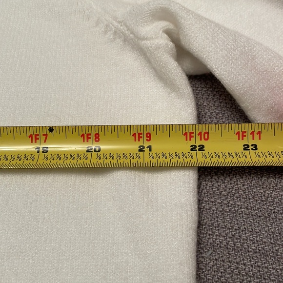 NWT $74 EXPRESS Pullover Off White Sweater Top with Ruffle Arm Accents Large - Picture 6 of 13